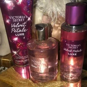 Victoria’s Secret (ベルベットペタル 3 set) Amazon.com : Victoria's Secret Velvet Petals Fragrance Mist